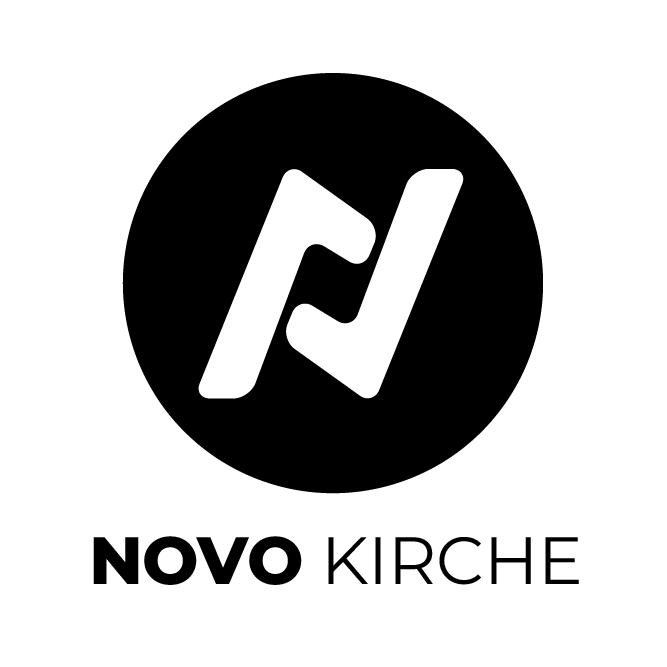 Logo der Novo Kirche - schwarzer Kreis mit abstraktem N-Symbol. Unten Aufschrift "Novo Kirche"
