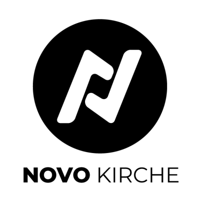 Logo der Novo Kirche - schwarzer Kreis mit abstraktem N-Symbol. Unten Aufschrift "Novo Kirche"