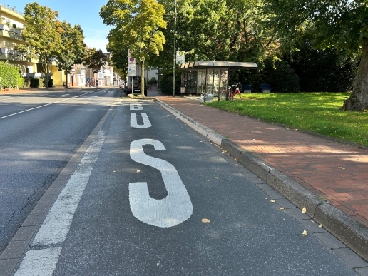 Bushaltestelle an der Hochstraße in Waltrop nahe dem Ehrenmal. 