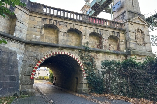 Die Unterführung an der Straße Am Hebewerk am Schiffshebewerk-Museum. 