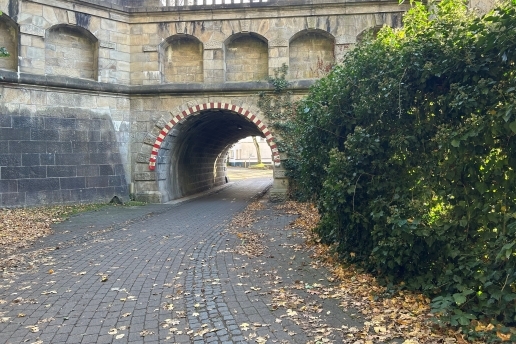 Die Unterführung an der Straße Am Hebewerk am Schiffshebewerk-Museum.