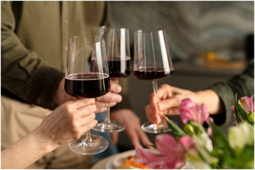 Symbolbild: Weinprobe, Feier oder Umtrunk