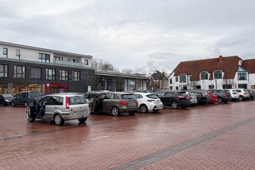 Blick auf den zentralen Raiffeisenplatz in Waltrop (im Volksmund: Marktplatz). 
