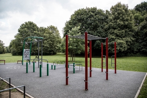 Sportgeraete Moselbachpark Sommer