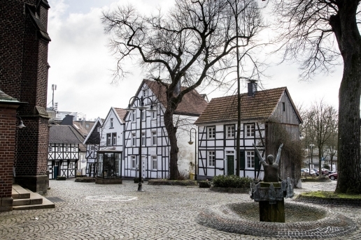 Kirchplatz bei St. Peter im Winter