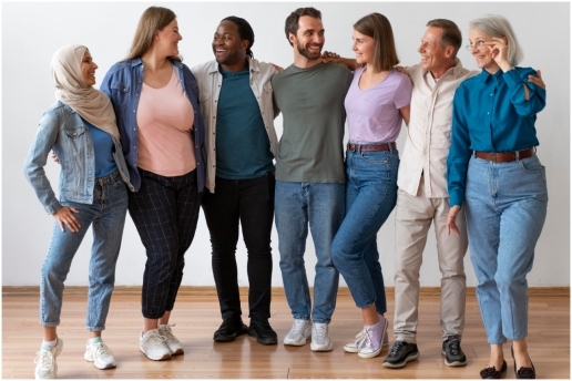 Symbolbild gegen Diskriminierung, für Integration: Gruppe von Menschen mit unterschiedlichen Merkmalen