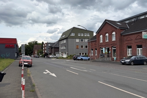 Hilberstraße, Gebäude, parkende Autos