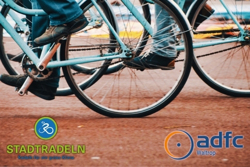 Symbolbild: Fahrradfahren in der Gruppe. Logos im Bild: Stadtradeln, ADFC Waltrop.