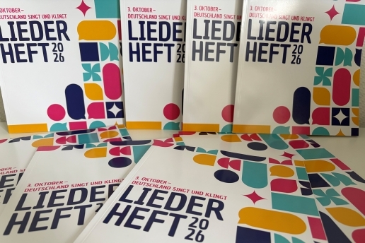 Bunte Liederhefte zur Aktion am 3. Oktober - Deutschland singt und klingt. 